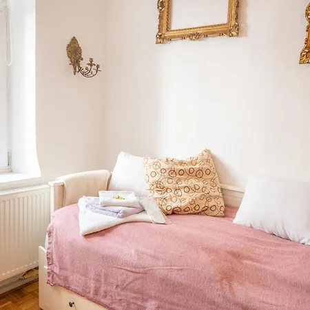 In Kuenstlerwohnung Rum i privatbostad