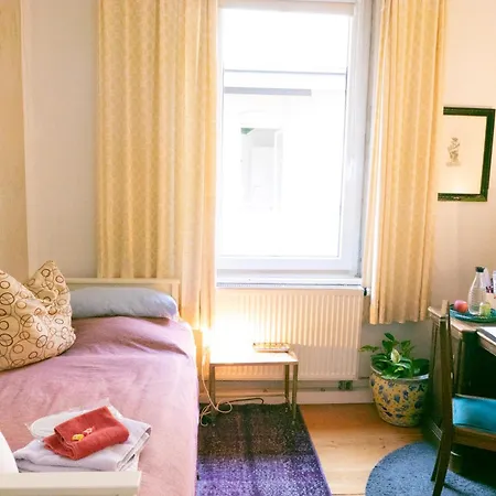 Homestay In Kuenstlerwohnung