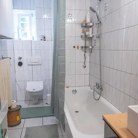 In Kuenstlerwohnung בית אירוח