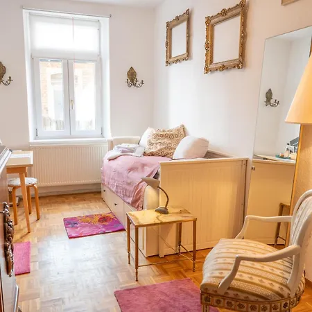 In Kuenstlerwohnung * Stuttgart